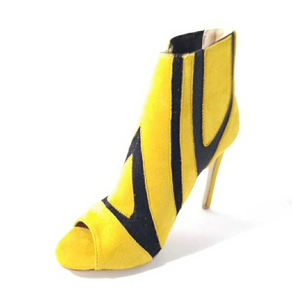 Open toe yellow and black heels size 7.5